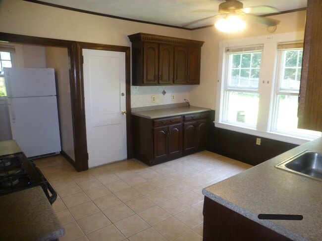walk-in pantry - 43 Goethe St Unit 1