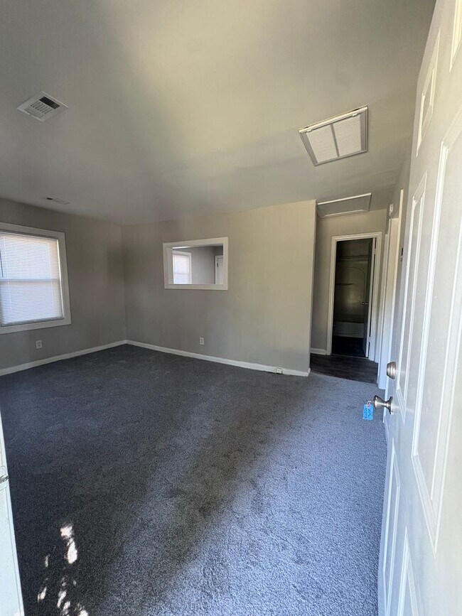 Building Photo - Spacious 2bedroom House  ($250.00 0ff The ...