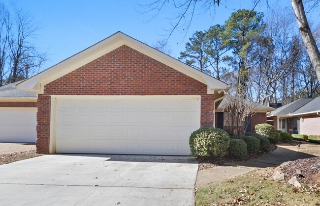 Building Photo - 2013 Fox Ridge Rd