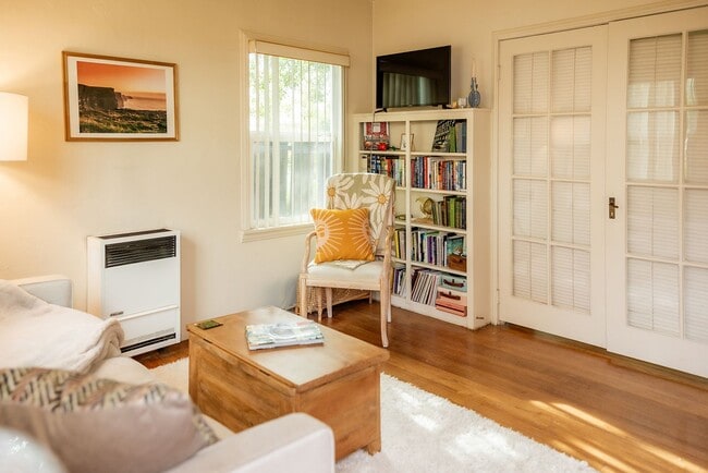 Photo - 1320 1/2 E. Colton Ave. Cozy 1 bedroom, 1 bathroom Redlands Cottage!