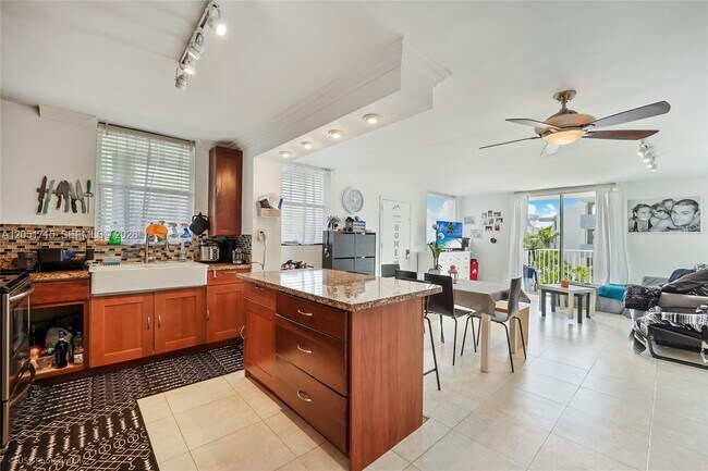 1801 S Treasure Dr Unidad 421