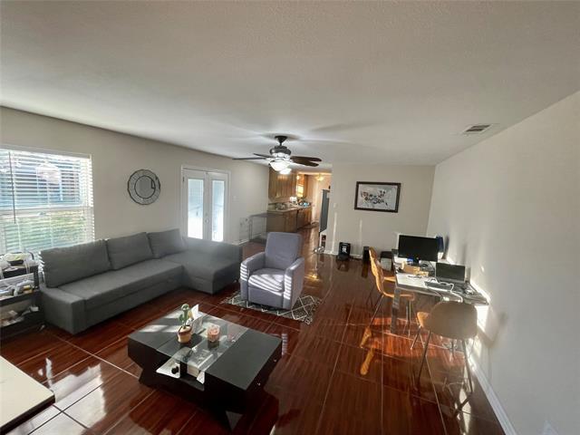 817 Bullock Dr