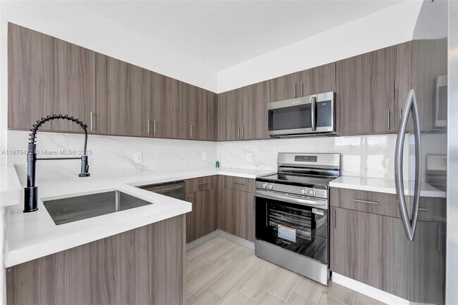 Building Photo - 3907 SW 155th Ave Rental