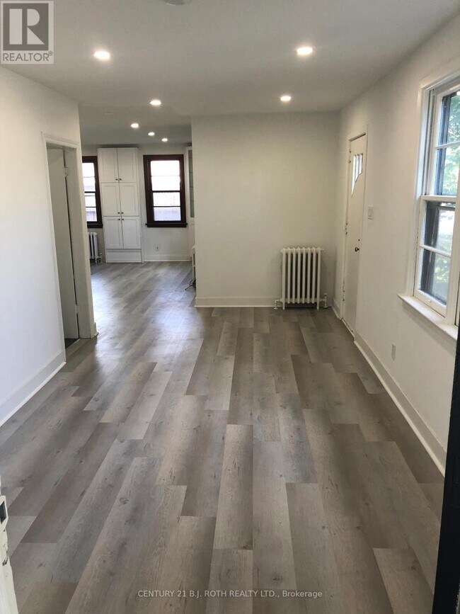 Photo - 34 Cundles Rd E