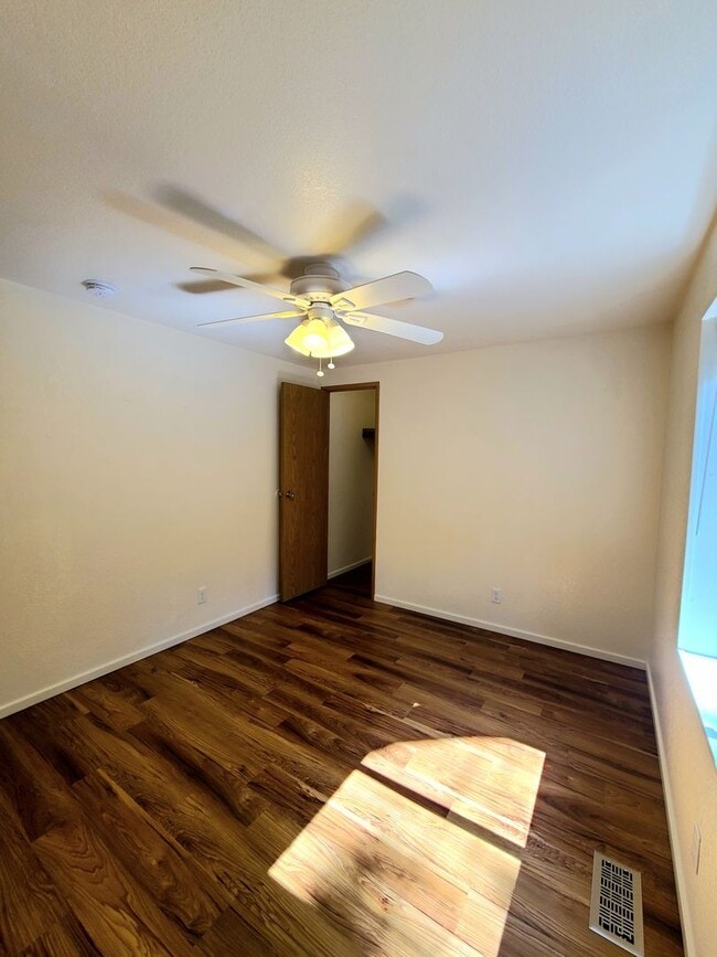 Building Photo - 6103 W State St Unit room 4 - Room 4