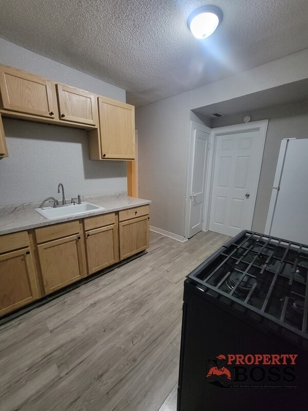 Photo - 1502 Broadway St