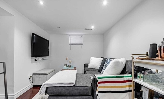 Building Photo - 32 Strader Av Unit Lower Level