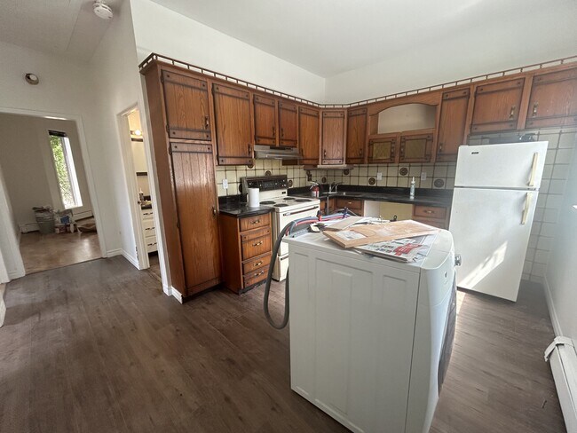 Photo - 865 King St E Unit 2