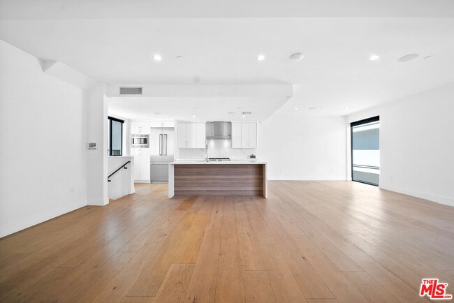 Photo - 733 N Gramercy Pl