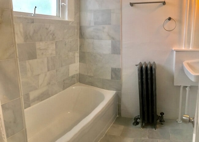 Photo - Spacious 1 Bed 1 Bath Denver Apartment in Capitol Hill! Available August! Unit 4