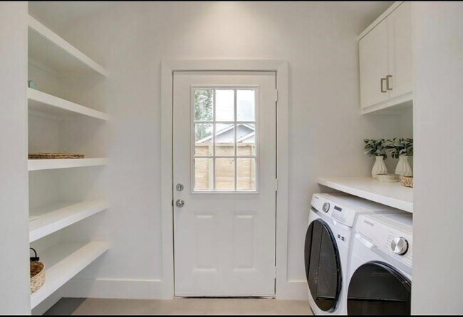 Photo - 6107 N Main St