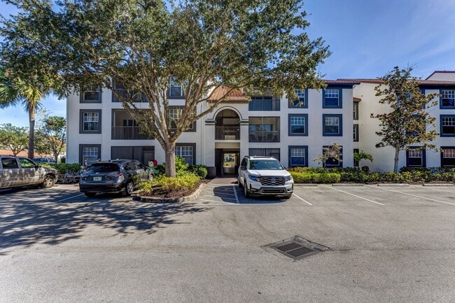 Building Photo - ** FAIRWAY PRESERVE ** 3 BED / 2 BATH - CONDO - PETS OK! - NORTH NAPLES - ANNUAL RENTAL