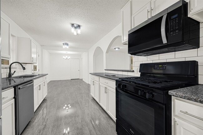 Building Photo - 506 Edgebrook Dr