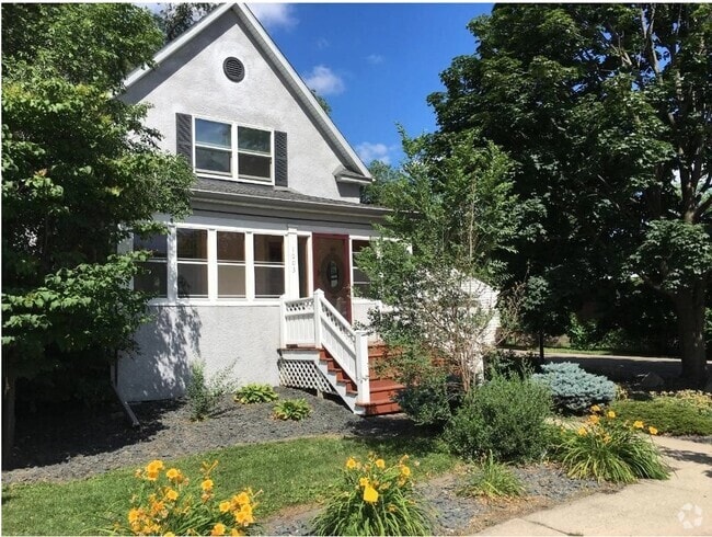 Front View - 1003 21st Ave SE Rental
