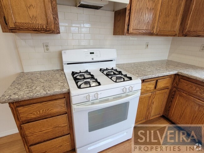 Building Photo - Unique 2 Bedroom Unit B Rental