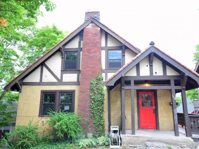 Building Photo - 110 S Quarry St Unit 110