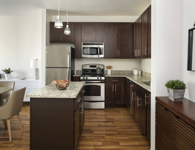 carlygillisphotograp_fwj8x-1 - 121 Towne Apartments