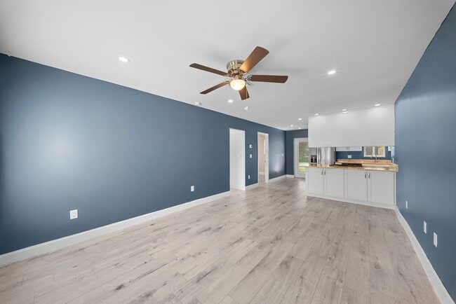 Photo - Renovated 3 Bed, 2 Bath Annual Rental in Naples Park