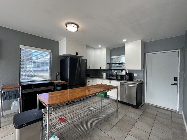 Photo - "Charming 1-Bedroom in Port Charlotte's Tranquil Setting"