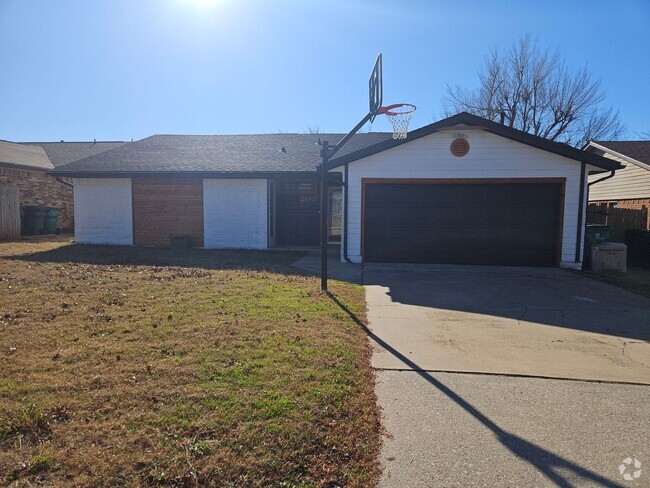 Building Photo - (3) Bed/(2) Bath in SW OKC! Moore Schools!... Rental