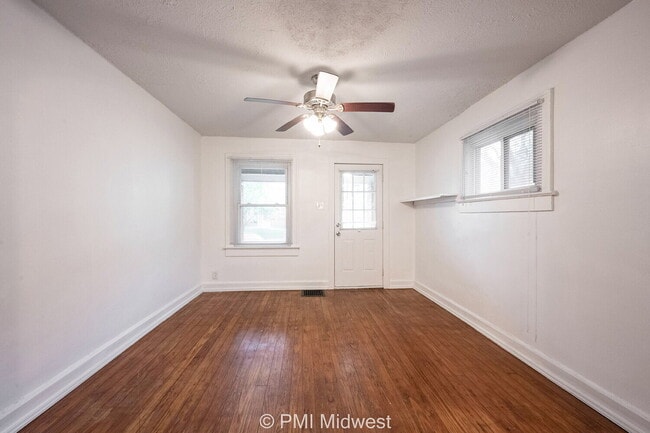 Photo - 1450 N Gladstone Ave