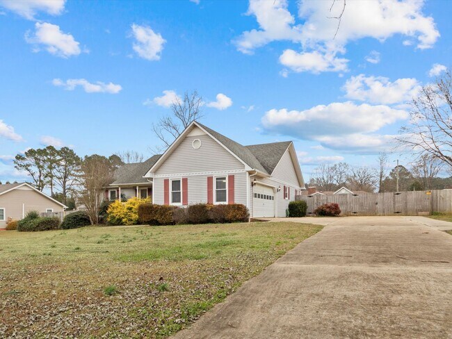 Photo - Nice, well-maintained home located on a quiet street in East Limestone.