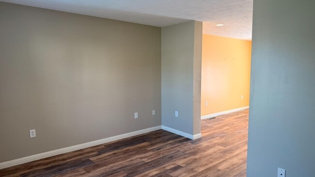 Photo - 266 Bradford Square