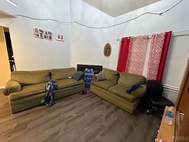 Photo - 146 Sandford St