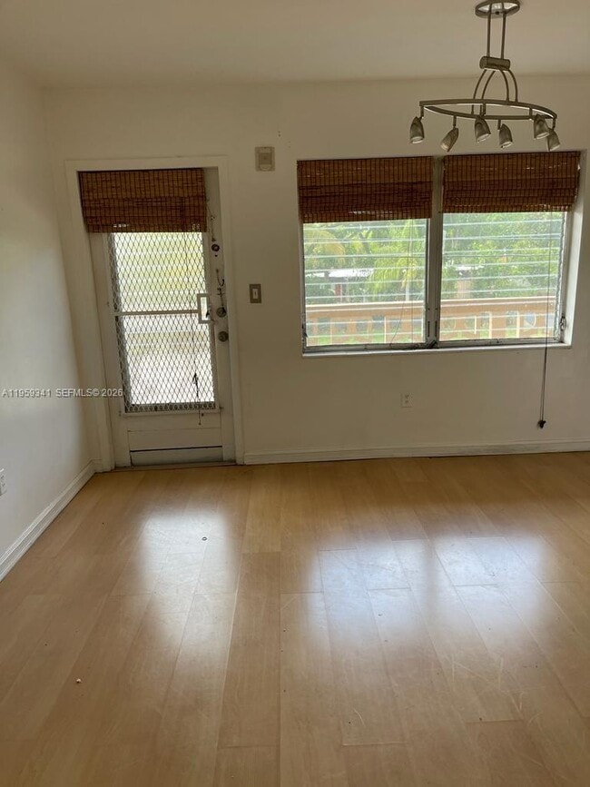 Building Photo - 1500 NE 127th St Unit 205