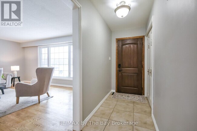 Photo - 111 Balm Beach Rd E