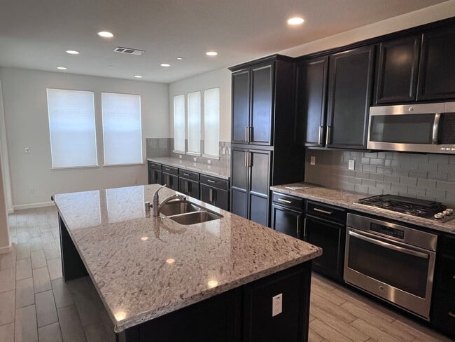 Photo - BEAUTIFUL HOME IN ROSEVILLE IN THE GATED COMMUNITY OF STONE POINT!!