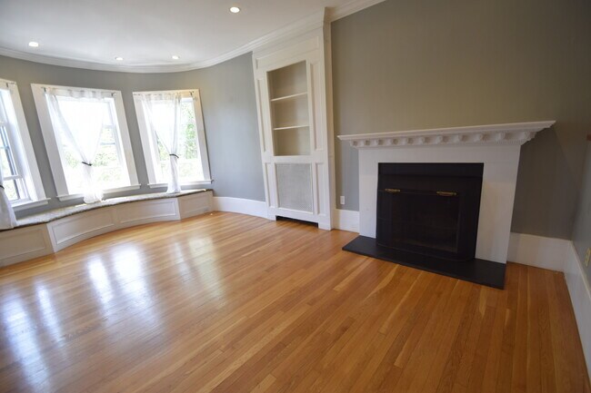 1402 Beacon St Unit 3