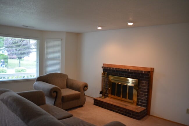 Photo - 412 NE 175th Ave