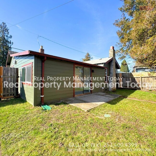 330 1/2 4th St SE- - 330 1/2 4th St SE- House