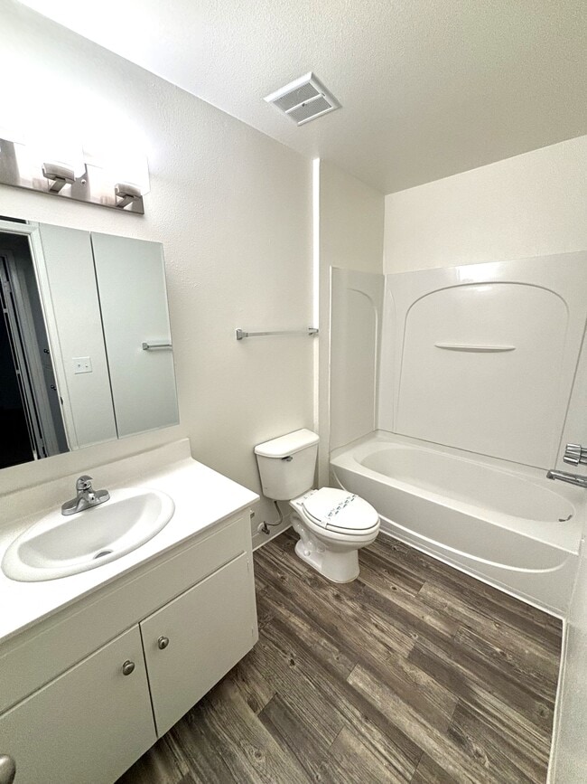 2BR 2BA