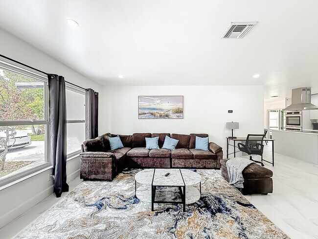 Photo - 635 Kingbird Cir