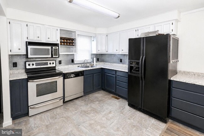 Photo - 427 Dogwood Dr