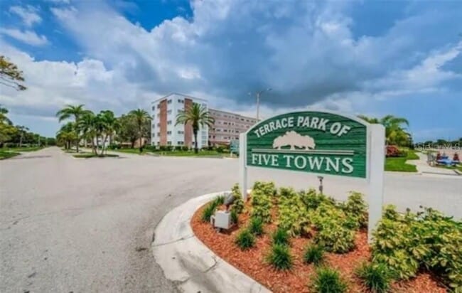 5660 80th St N Unit A-208