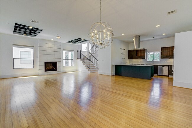 Photo - 113 Tuam St