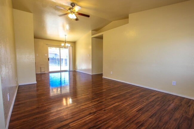5484 N Robert Rd