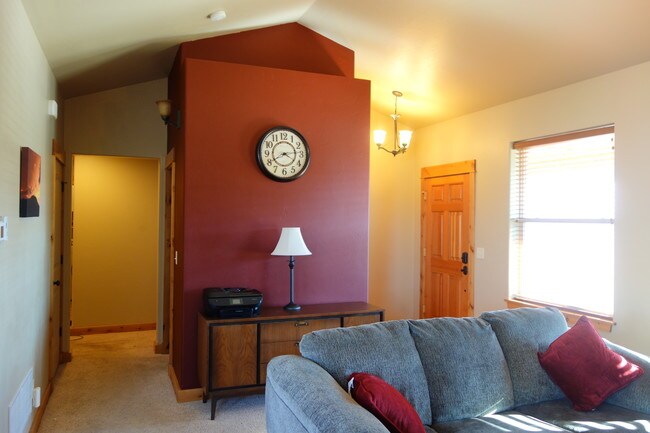 Sala de estar - 113 Forest Grove Lane