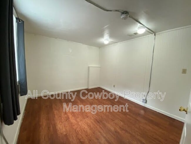 566 1/2 N. 9th St.