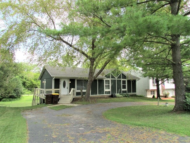Building Photo - 1912 Orchard Ln