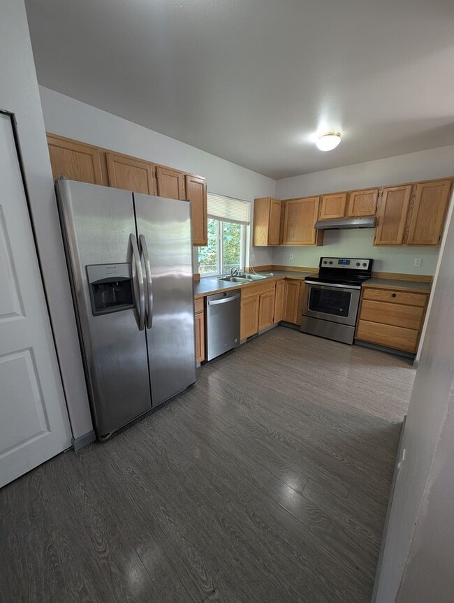 Photo - Tri Level, 3 Bedroom For Rent in Port Orchard - Available June 25th!