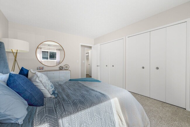 THE VANTAGE APARTMENTS