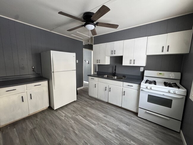 Photo - Lovely 2-Bedroom Newly Renovated Home!