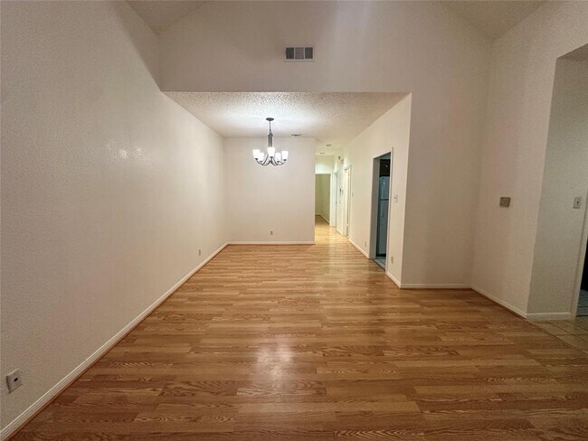 Photo - 1906 Robbins Pl Unit 308