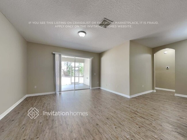 Photo - 498 Woodford Dr