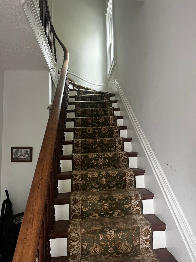 Photo - 147 Woodlawn Ave Unit 2