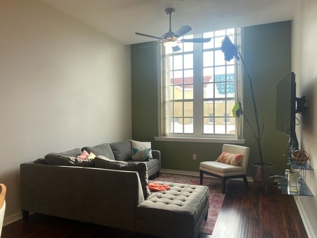 701 Mirror Lake Dr N Unit 313